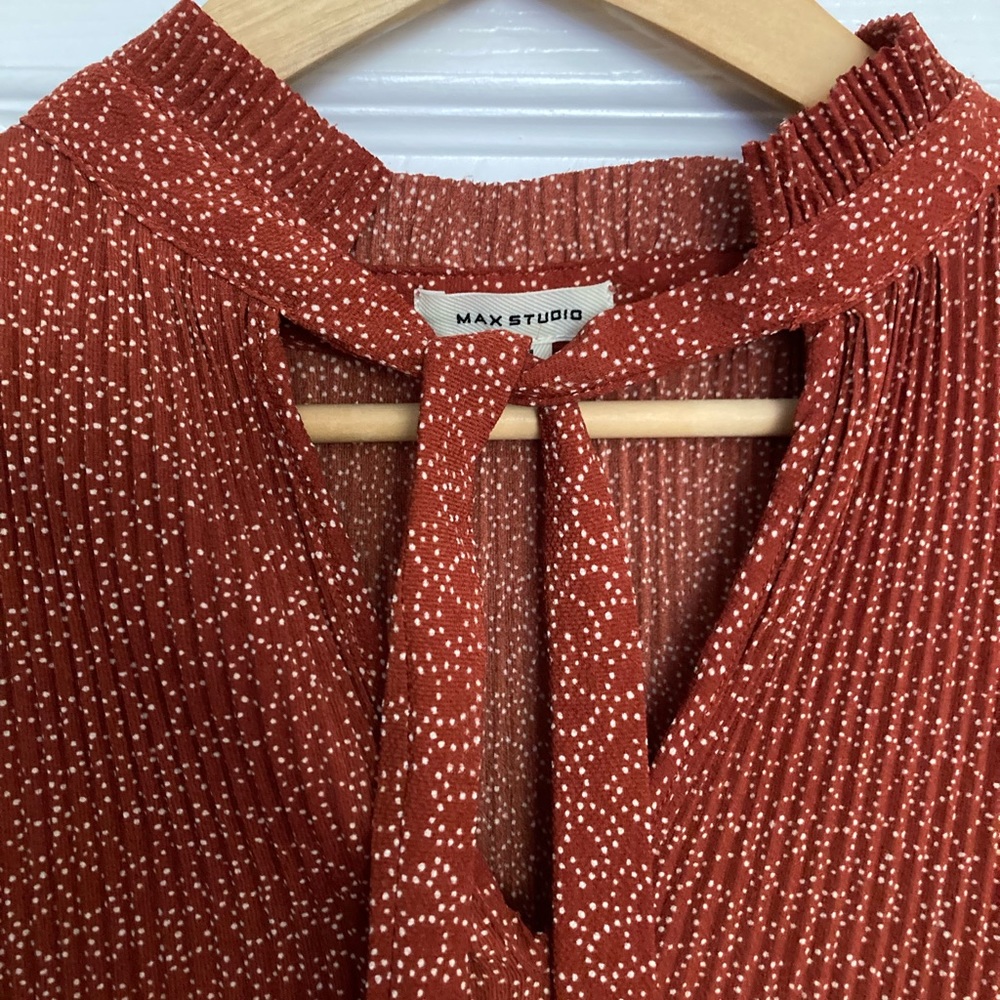 Max Studio long sleeve blouse ruffles, pleated burnt orange M